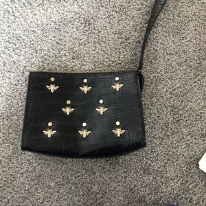 Bee clutch